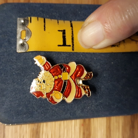 Vintage Tiny Santa Pin Brooch Shiny Laquer Finish Christmas Accessory - Picture 2 of 4